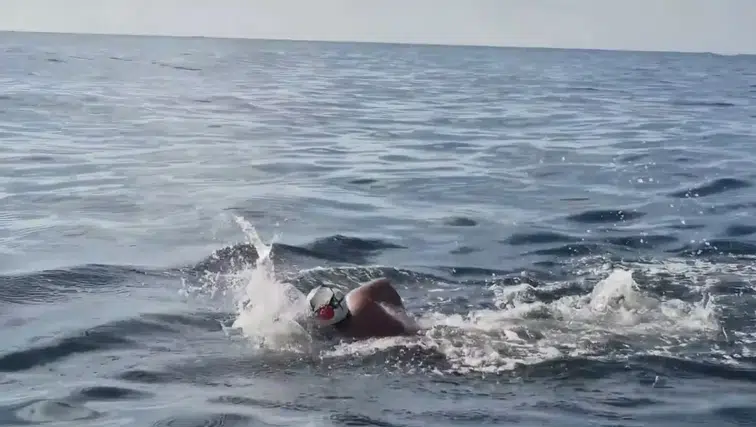 Otizmli ultra maraton yüzücüsü Tuna Tunca, Catalina Kanalı'nı geçti