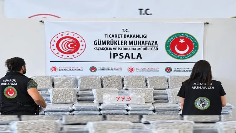İpsala’da karavanın doğal boşluğundan 387 kilo skunk çıktı