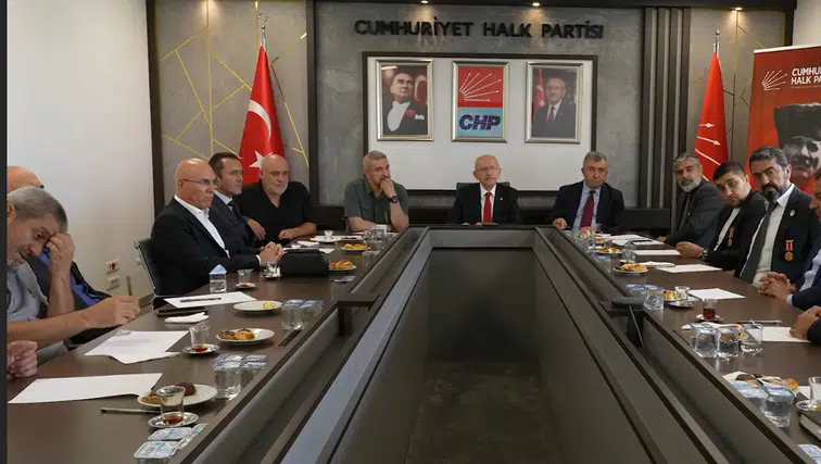 CHP Genel Başkanı Kemal Kılıçdaroğlu, gazilerle görüştü