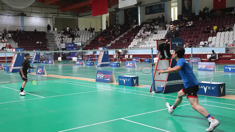 Büyükler Türkiye Badminton Şampiyonası Hatay’da başladı