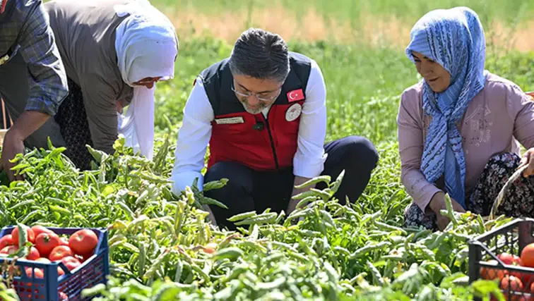 Bakan Yumaklı'dan dünya kadın çiftçiler günü mesajı