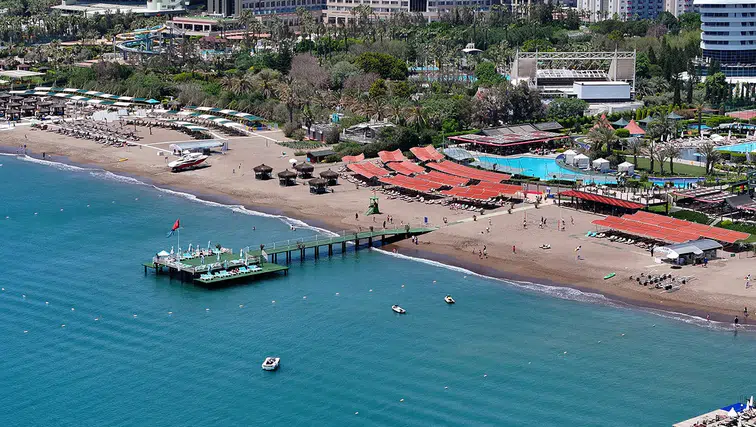 Antalya'ya gelen yabancı turist sayısı 15 milyonu aştı