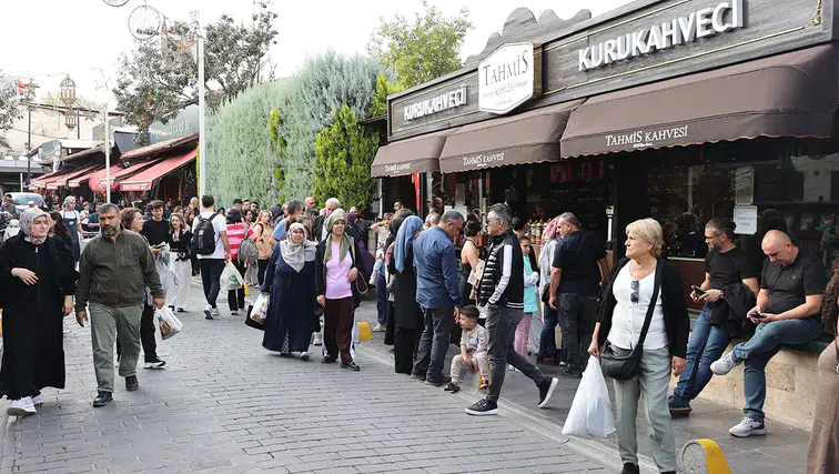 Gaziantep'te 391 yıllık kahvehanede menengiç kahvesi kuyruğu