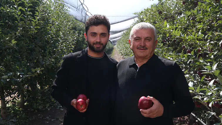 25 yaşındaki genç, babasının elma bahçesini 3 yılda 730 dönüm büyüttü