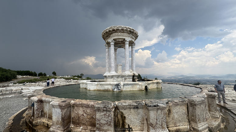 Teke yöresinin kültür başkenti, birçok doğal ve tarihi yapıyı barındırıyor
