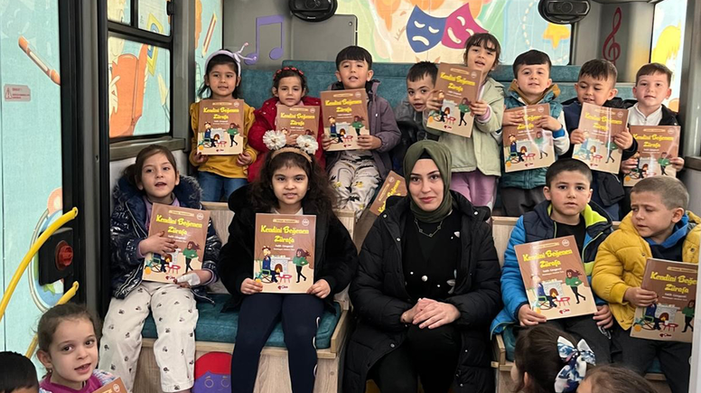 Büyükşehir’in Mobil Kütüphanesi Mart’ta yüzlerce çocuğa ulaştı
