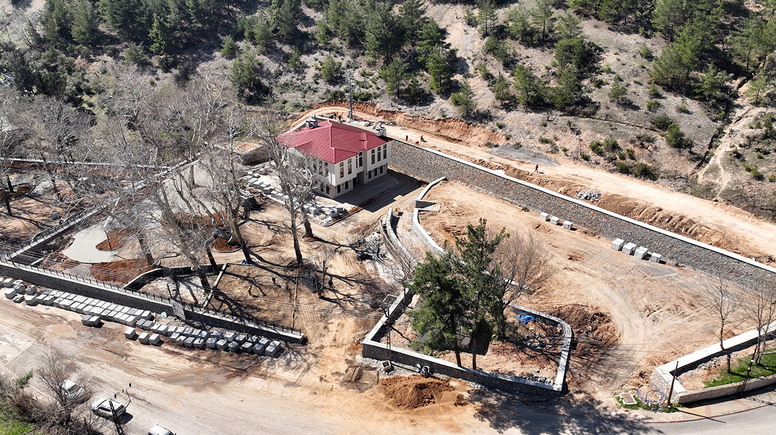 Çınaraltı Sosyal Tesisleri’nde çevre düzenine geçildi