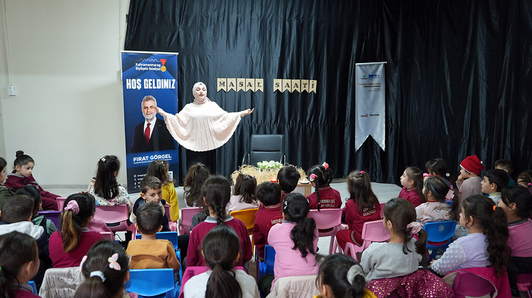 Edebiyatın şehrinde minikler masal yolculuğuna çıktı