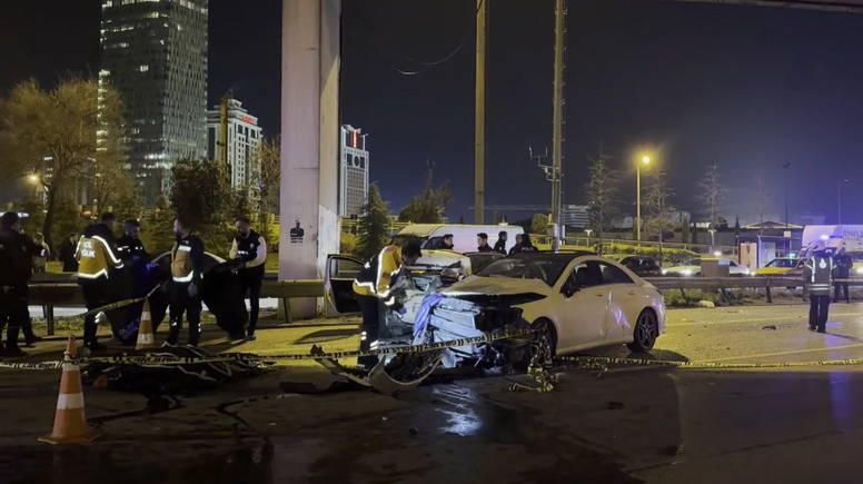 Emniyet şeridinde aracından inen sürücü otomobilin çarpması sonucu hayatını kaybetti