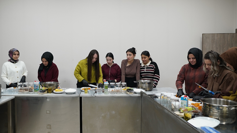 Geleneksel kültürün lezzetli hikâyesi Pusula Maraş’ın atölyesinde yazıldı