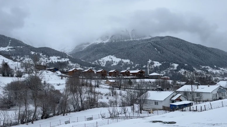 Karagöl Sahara Milli Parkı kar yağışıyla beyaza büründü