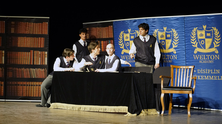 Ölü Ozanlar Derneği sanatseverler tarafından büyük ilgi gördü