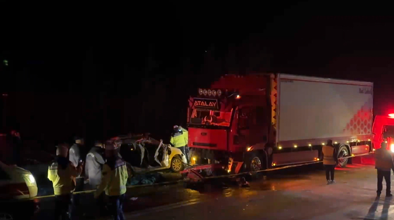 Otomobil ile kamyonun çarpıştığı kazada 1 kişi öldü