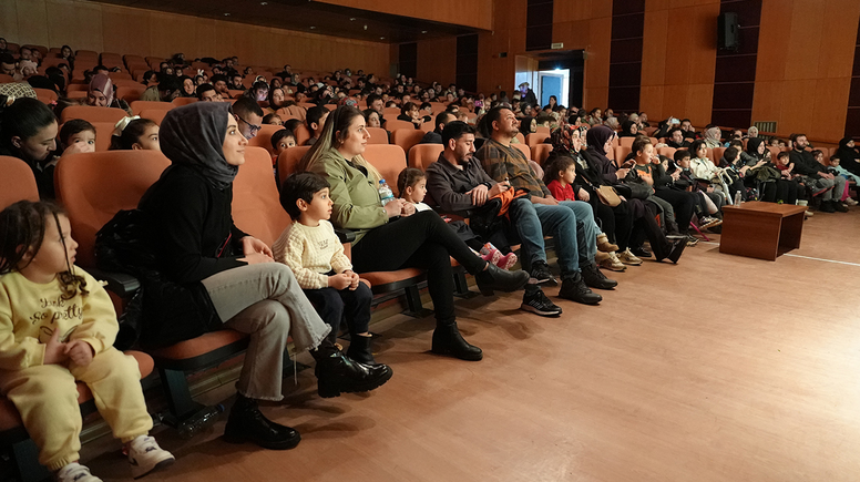 Sevimli Dinozor Dobizor ile minikler sanatla buluştu