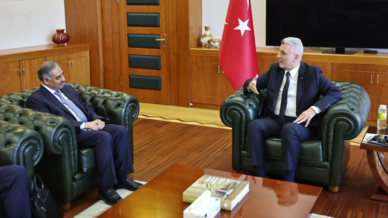 Ticaret Bakanı Ömer Bolat, D-8 Genel Sekreteri Büyükelçi Mahmood'u kabul etti