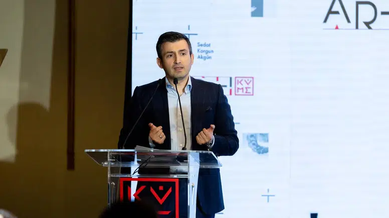 Selçuk Bayraktar, “Bizi insan kılan en güçlü sığınaklardan biridir sanat”