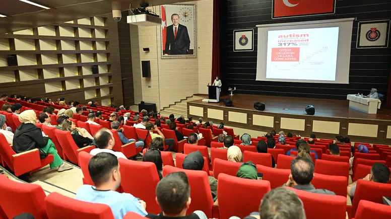 Kahramanmaraş’ta otizm farkındalığına dikkat çeken panel düzenlendi