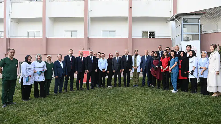 Bayram coşkusu şehrin ulu çınarlarıyla paylaşıldı