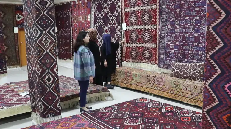 Van ve Hakkari'nin kilim motifleri öyküleriyle gelecek kuşaklara aktarılıyor
