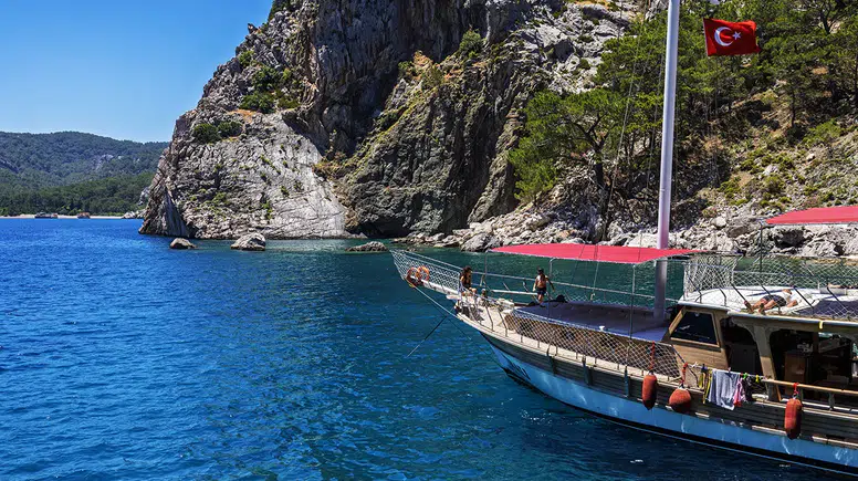 Antalya'nın mavi yolculuk rotası tatilcileri ağırlıyor