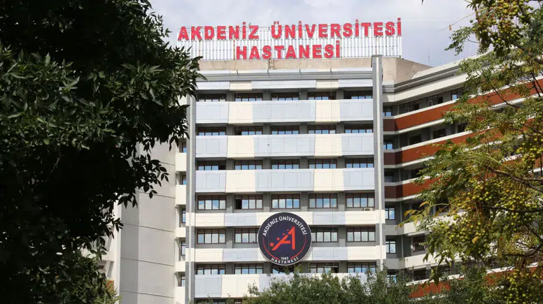 Türkiye'nin üçüncü rahim nakli Akdeniz Üniversitesinde gerçekleştirildi