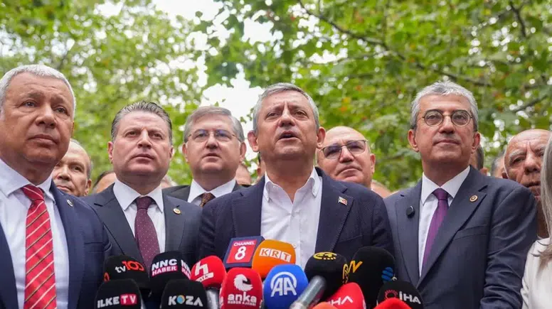 Özel, Yeni Parti'nin kuruluş dilekçesini İçişleri Bakanlığına verdi