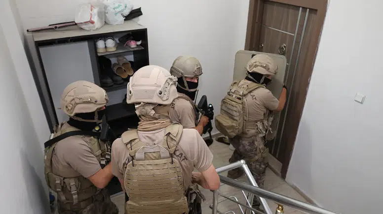 Mersin merkezli 11 ilde yasa dışı bahis operasyonu! 52 zanlı tutuklandı