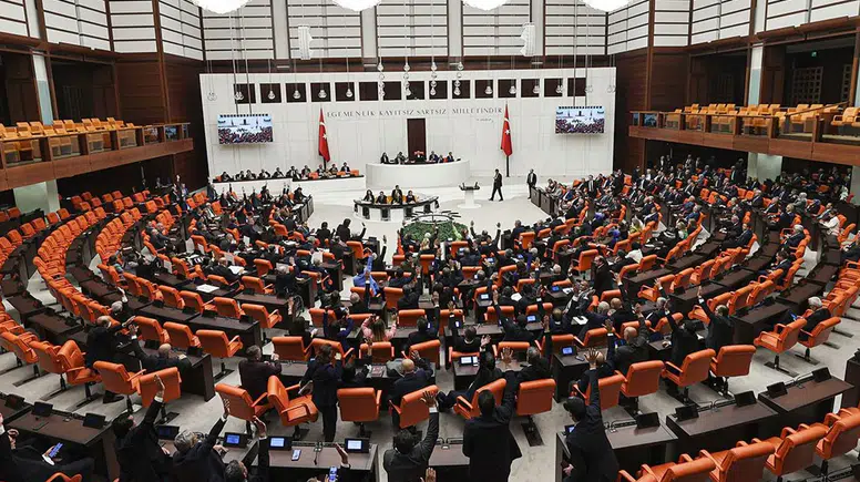 Öğrenci affı ve yükseköğretim teklifinin ilk 13 maddesi kabul edildi