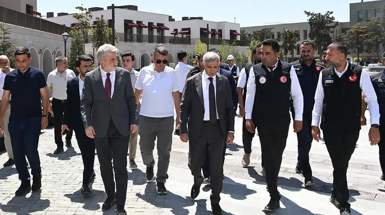 Vali Ünlüer ve Başkan Görgel, restorasyonu süren alanları inceledi