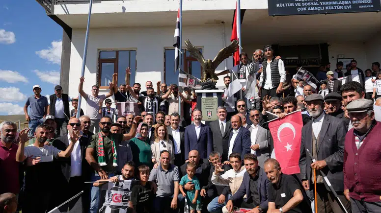 Beşiktaş'ın sembolü kartal heykeli, Ardahan'ın Beşiktaş köyünde açıldı