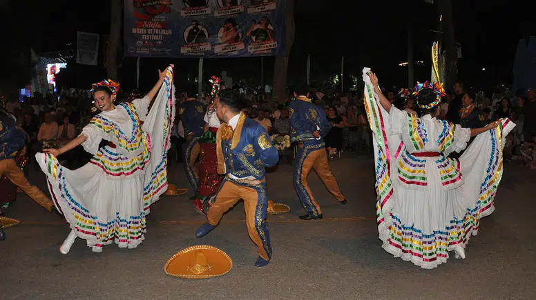 Mersin'de 53. Uluslararası Silifke Müzik ve Folklor Festivali başladı