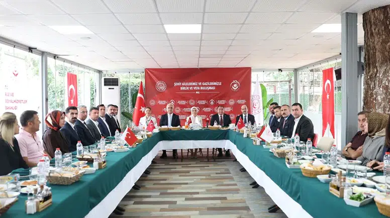 Bakan Göktaş, Muş'ta şehit aileleri ve gazilerle buluştu