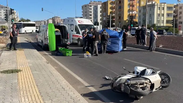Otomobille çarpışan motosikletin sürücüsü hayatını kaybetti