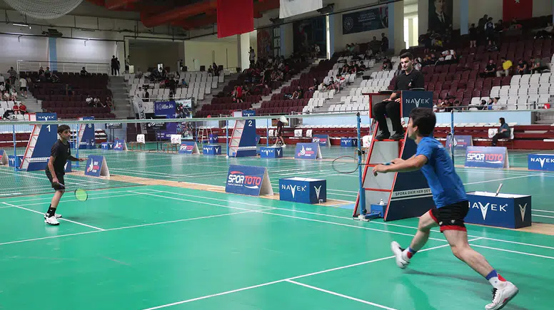 Büyükler Türkiye Badminton Şampiyonası Hatay’da başladı