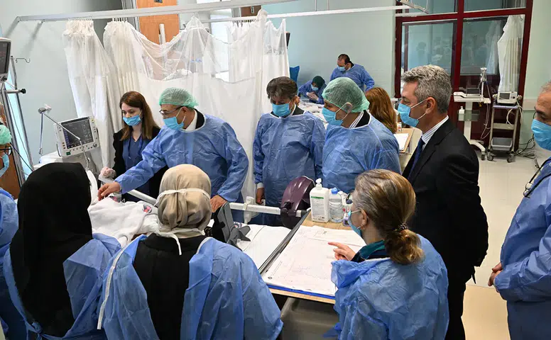 1 öğrenci daha taburcu edildi, 6’sının tedavisi sürüyor