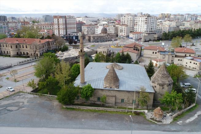 Türkiye'nin Simge Camilerinde sessizlik 11