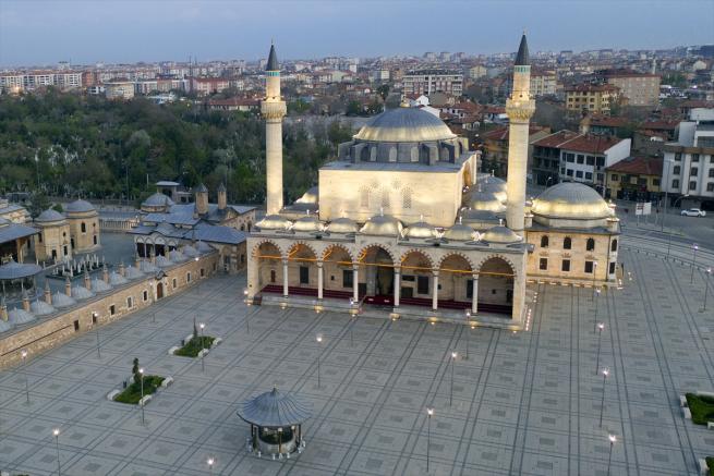 Türkiye'nin Simge Camilerinde sessizlik 14