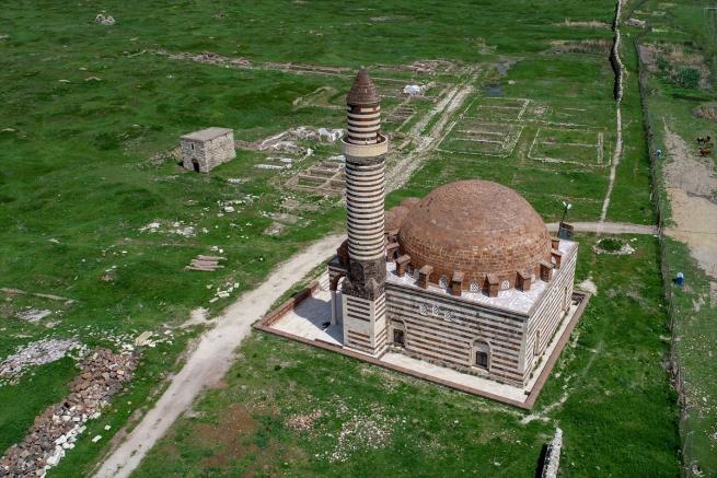 Türkiye'nin Simge Camilerinde sessizlik 30