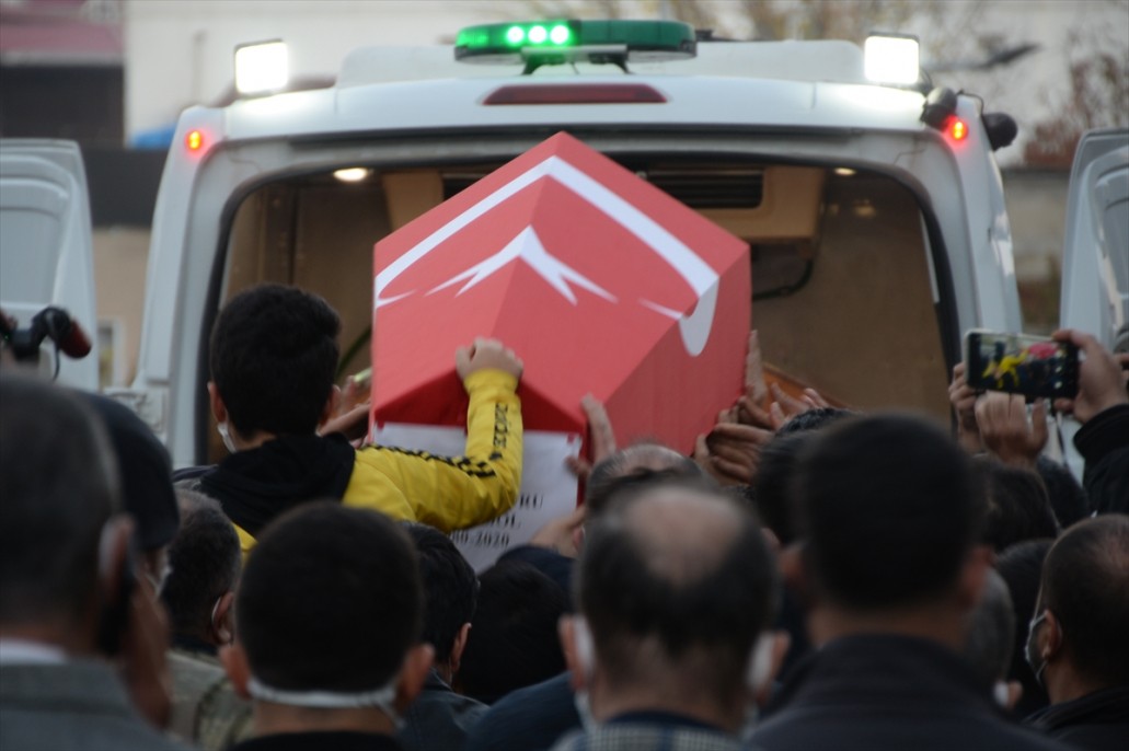 Şehit Polis Memuru Barış Göl, törenle uğurlandı 8