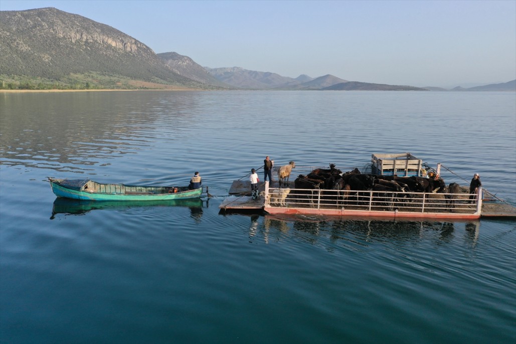 Yörüklerin Mada Adasını geçiş anı 4