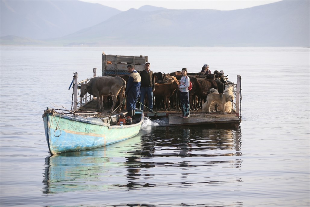 Yörüklerin Mada Adasını geçiş anı 19