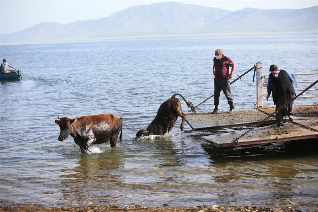 Yörüklerin Mada Adasını geçiş anı 21