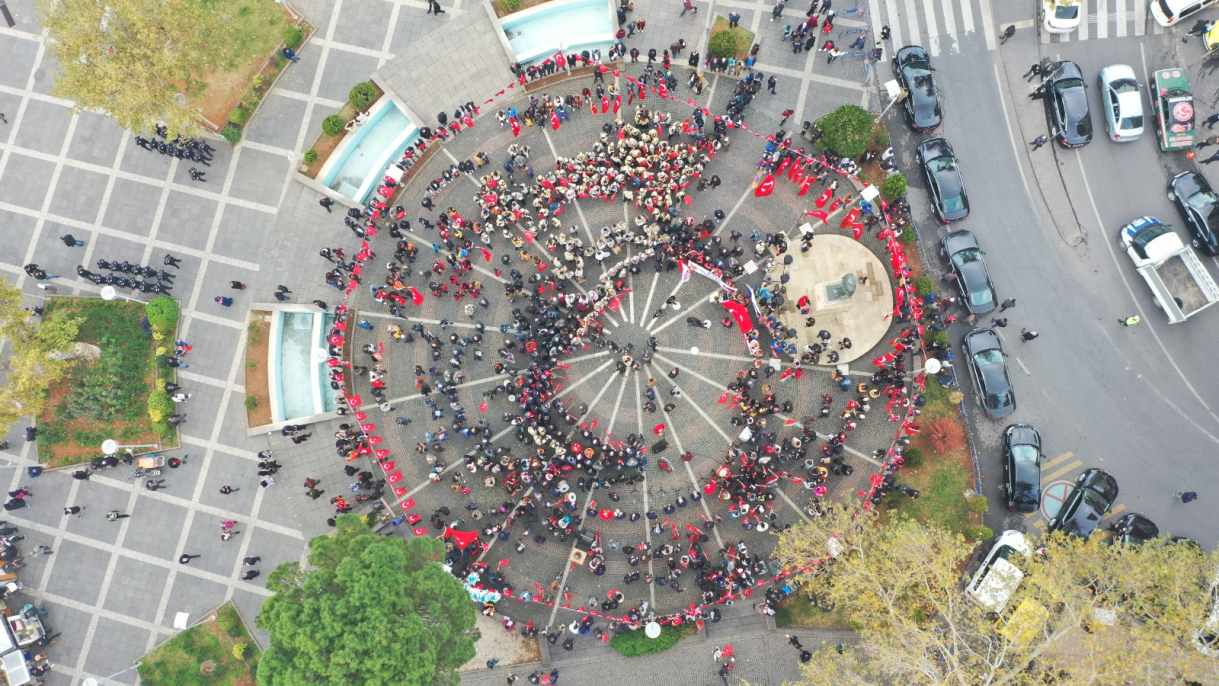 Bayrak Olayının 102'nci yılı 9