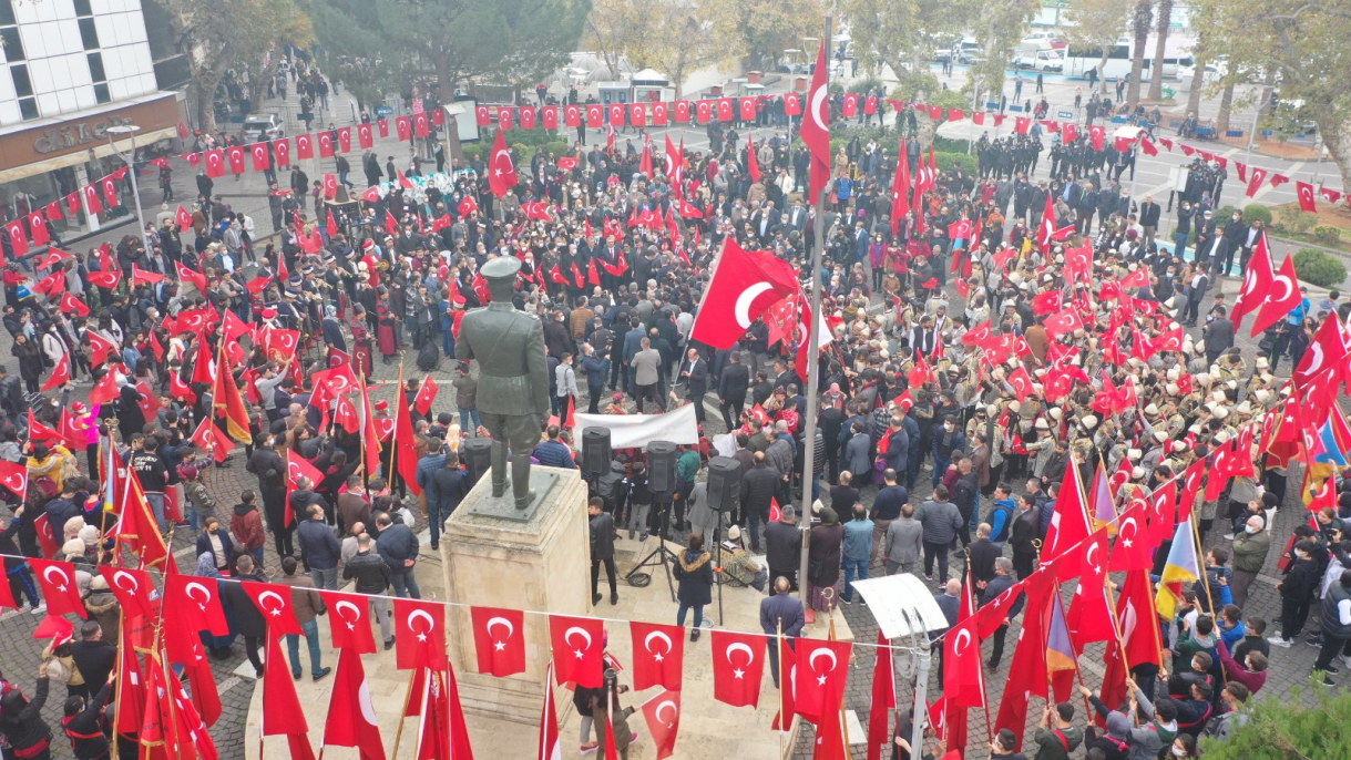 Bayrak Olayının 102'nci yılı 10