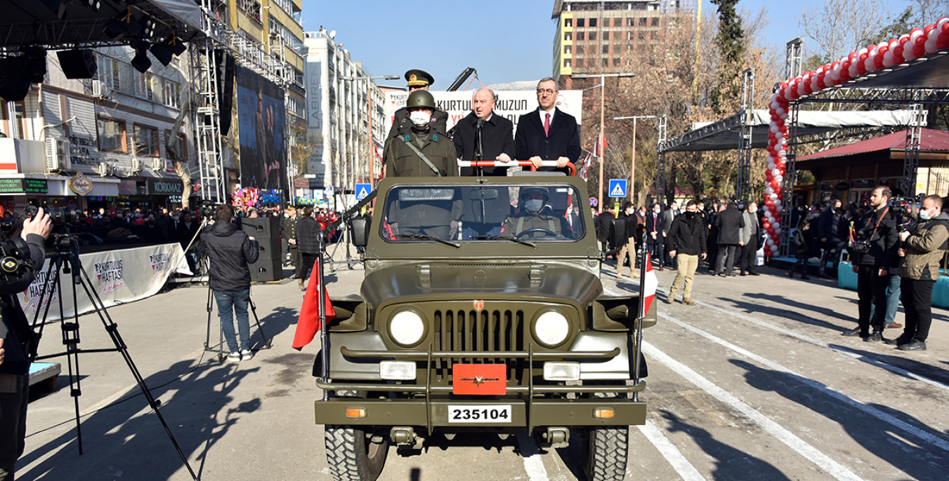 12 Şubat geçit töreni 1