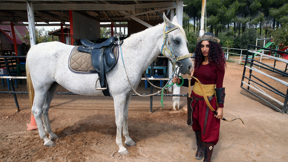 Atlı okçuluk tutkunu Gamze İdigük, ilk hedefine ulaşmak için çalışıyor 4