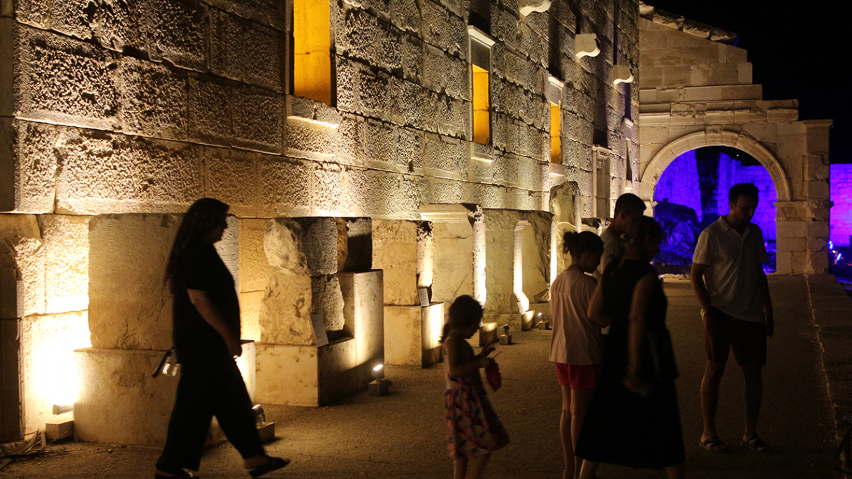 Patara, ziyaretçilerini yıldızların altında tarihi yolculuğa çıkarıyor 5