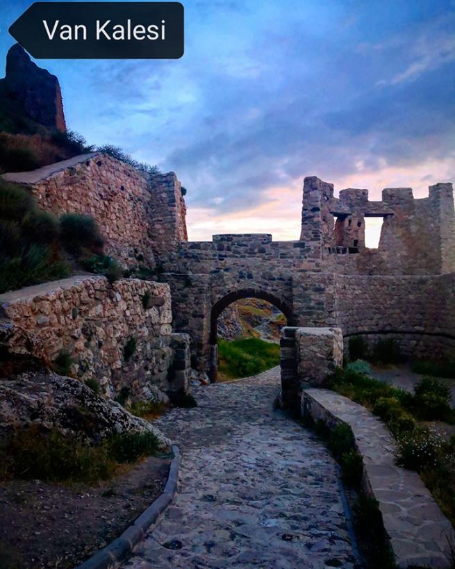 Dünyada Van, Ahirette İman! 1