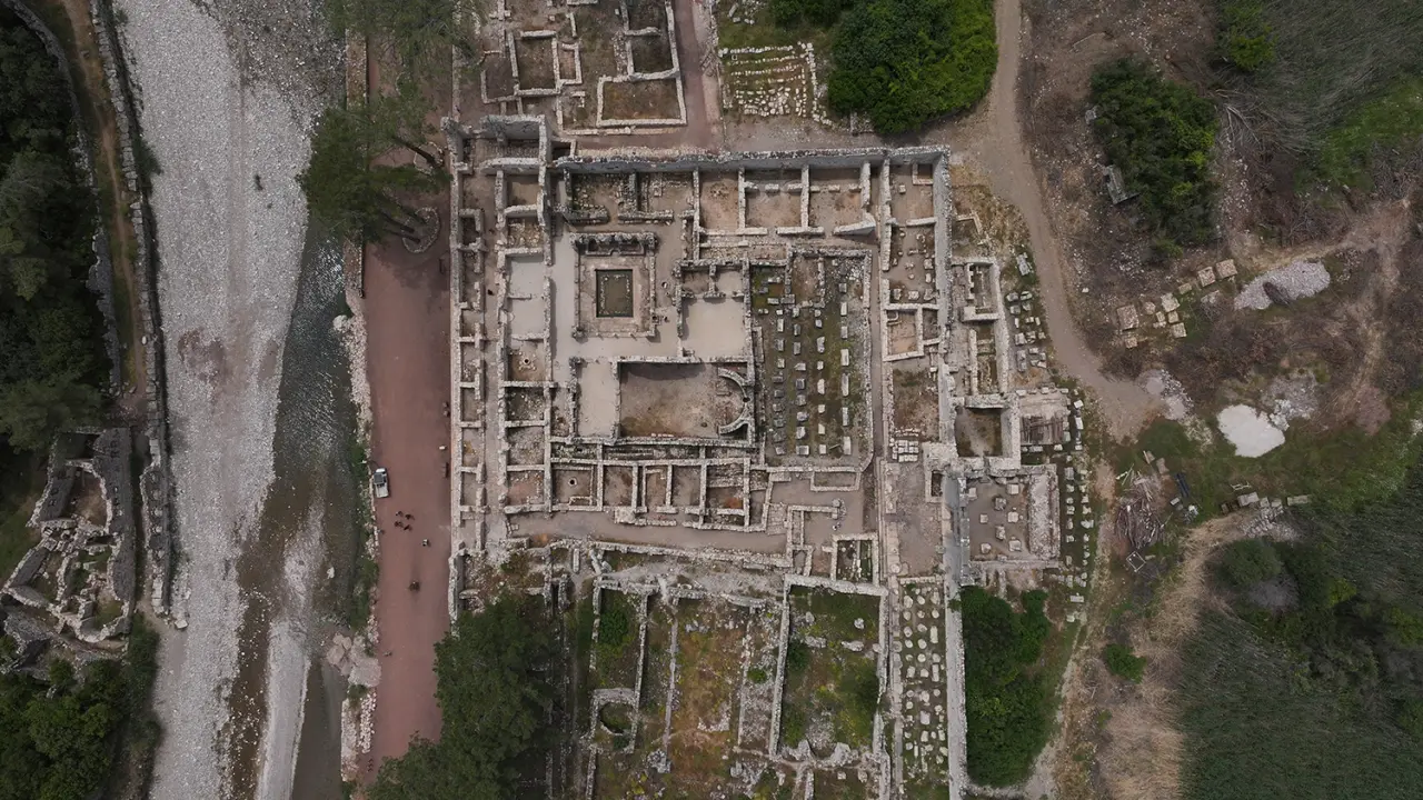 Olympos'ta anıtsal mezar ve içerisinde aristokrat bir kadına ait lahit bulundu 4