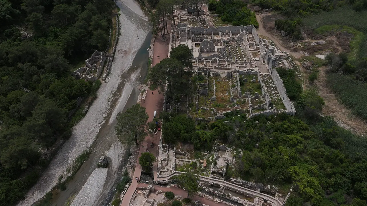 Olympos'ta anıtsal mezar ve içerisinde aristokrat bir kadına ait lahit bulundu 9